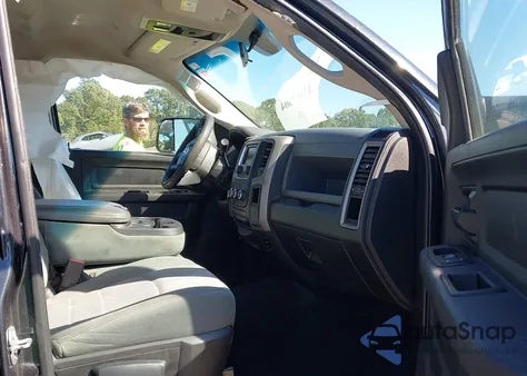 2017 Ram 2500 Tradesman 4X4 6'4 Box z USA, uszkodzony, nr VIN 3C6UR5CL2HG568310